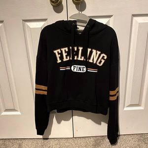 “FEELING FINE’ CROPPED HOODIE